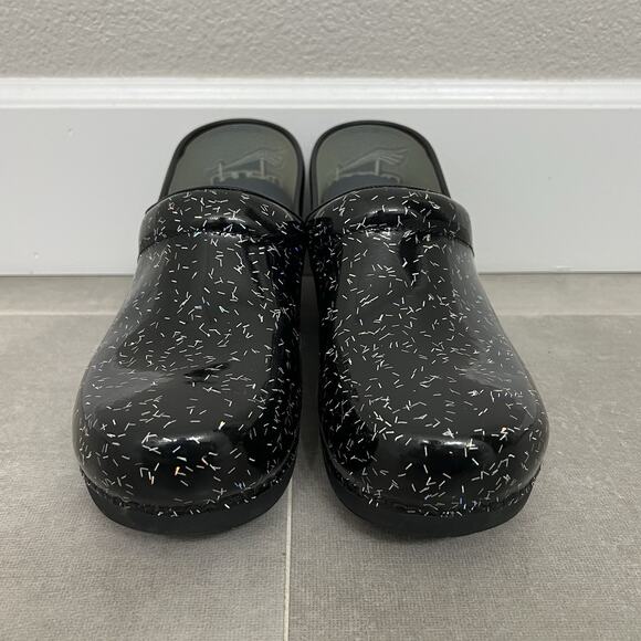 Dansko XP 2.0 Womens 42 Black Patent Leather Slip On Slip Resistant Clogs Shoes - Picture 2 of 6